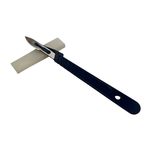 Einmalskalpell fuer die Reparatur an Windschotts